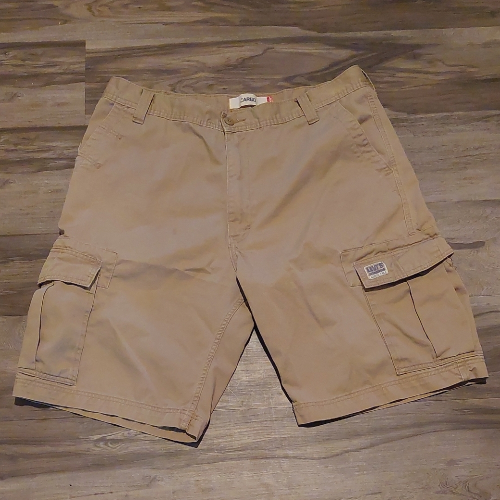 Men's Levi's Tan Cargo Shorts Size 38